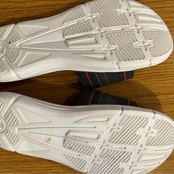 Under armour slides. Like new. Sz 10 - Picture 2 of 3